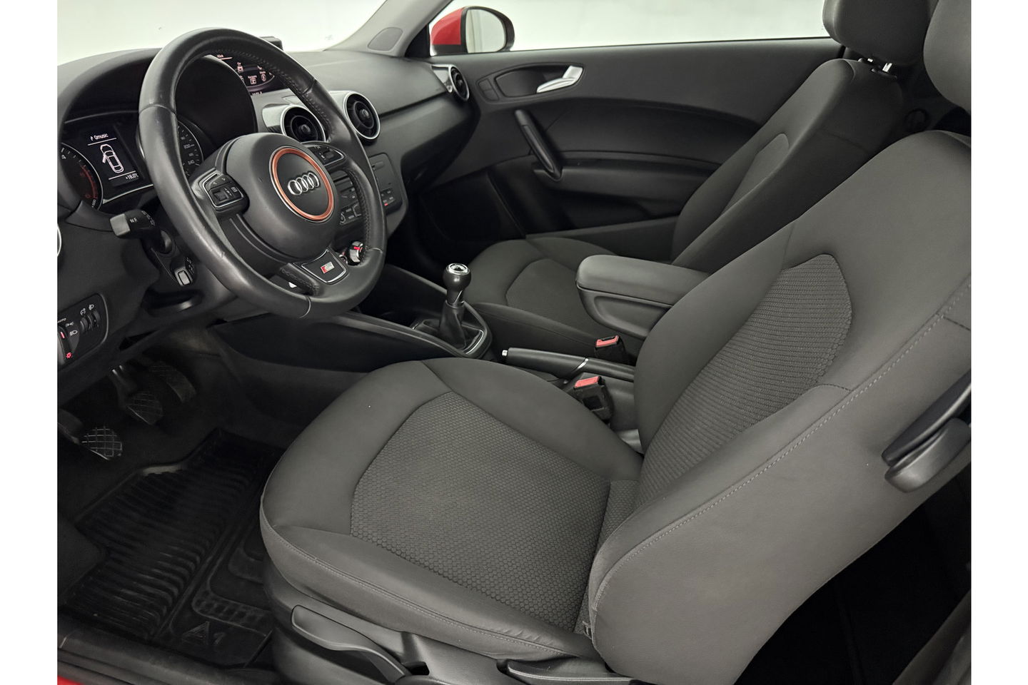 Audi A1 1.6 TDI S-line Airco Cruise Parkeersensoren 15"LMV Stoelverwarming