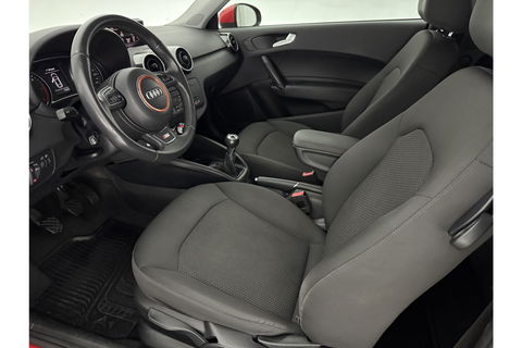 Audi A1 1.6 TDI S-line Airco Cruise Parkeersensoren 15"LMV Stoelverwarming
