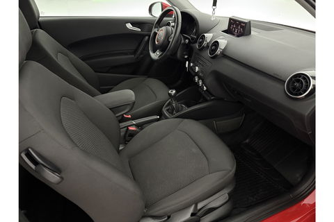 Audi A1 1.6 TDI S-line Airco Cruise Parkeersensoren 15"LMV Stoelverwarming