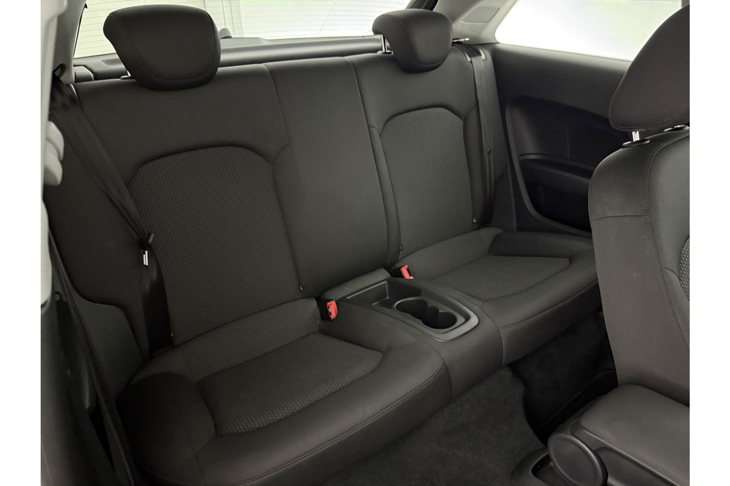 Audi A1 1.6 TDI S-line Airco Cruise Parkeersensoren 15"LMV Stoelverwarming