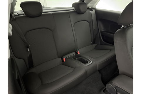 Audi A1 1.6 TDI S-line Airco Cruise Parkeersensoren 15"LMV Stoelverwarming