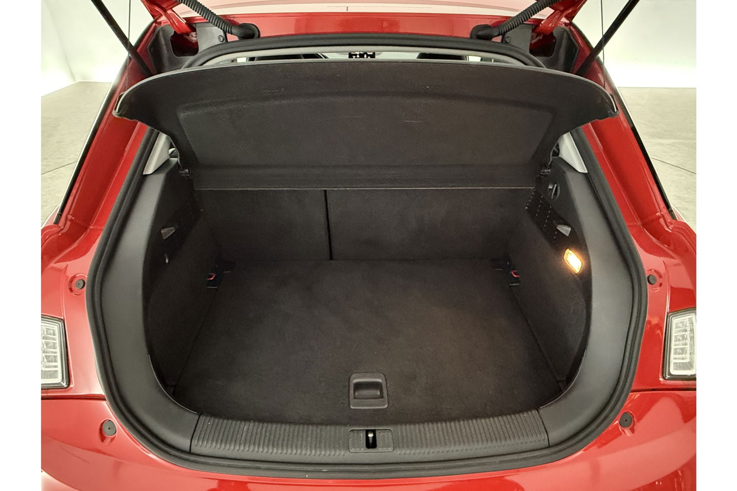 Audi A1 1.6 TDI S-line Airco Cruise Parkeersensoren 15"LMV Stoelverwarming