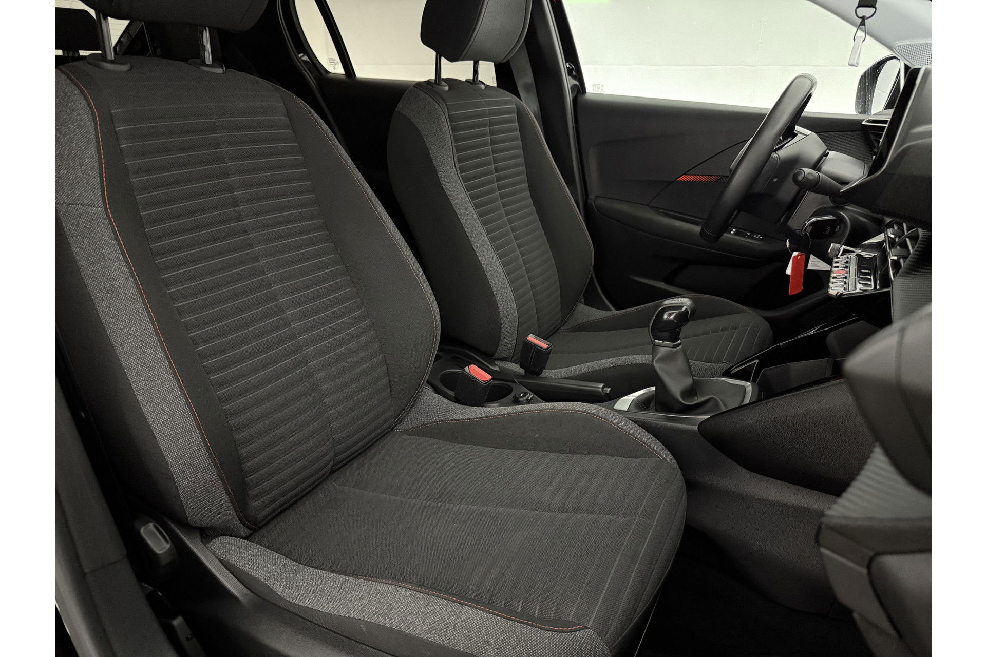 Peugeot 208 1.2 PureTech | LED | Carplay | Cruisecontrol | Airco | Navigatie | Parkeersensoren | 16"LMV