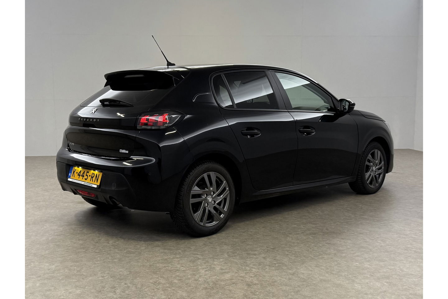 Peugeot 208 1.2 PureTech Airco Carplay Cruise LED Navigatie 16"LMV PDC