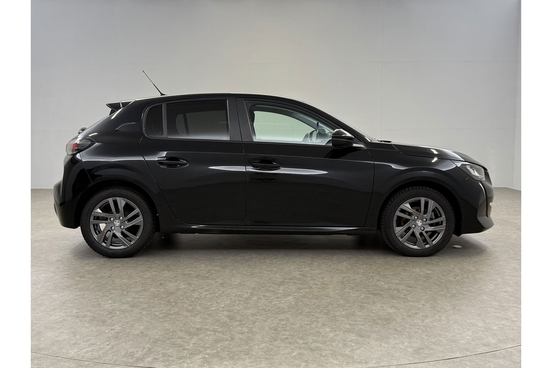 Peugeot 208 1.2 PureTech | LED | Carplay | Cruisecontrol | Airco | Navigatie | Parkeersensoren | 16"LMV