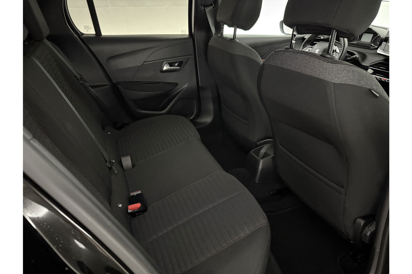 Peugeot 208 1.2 PureTech Airco Carplay Cruise LED Navigatie 16"LMV PDC
