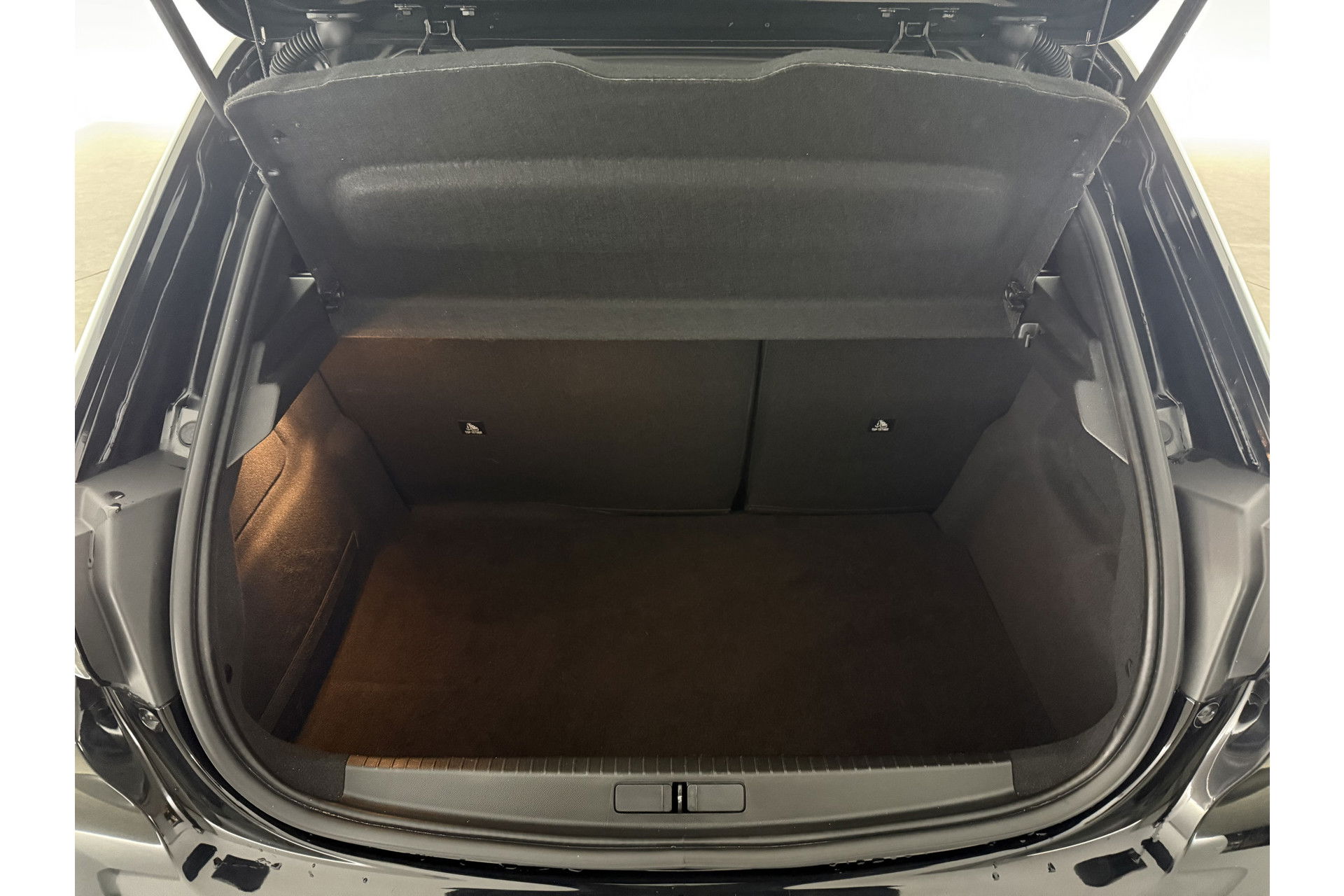 Peugeot 208 1.2 PureTech | LED | Carplay | Cruisecontrol | Airco | Navigatie | Parkeersensoren | 16"LMV
