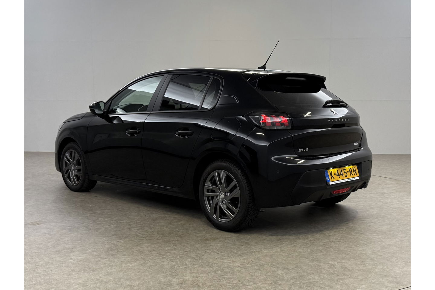 Peugeot 208 1.2 PureTech Airco Carplay Cruise LED Navigatie 16"LMV PDC
