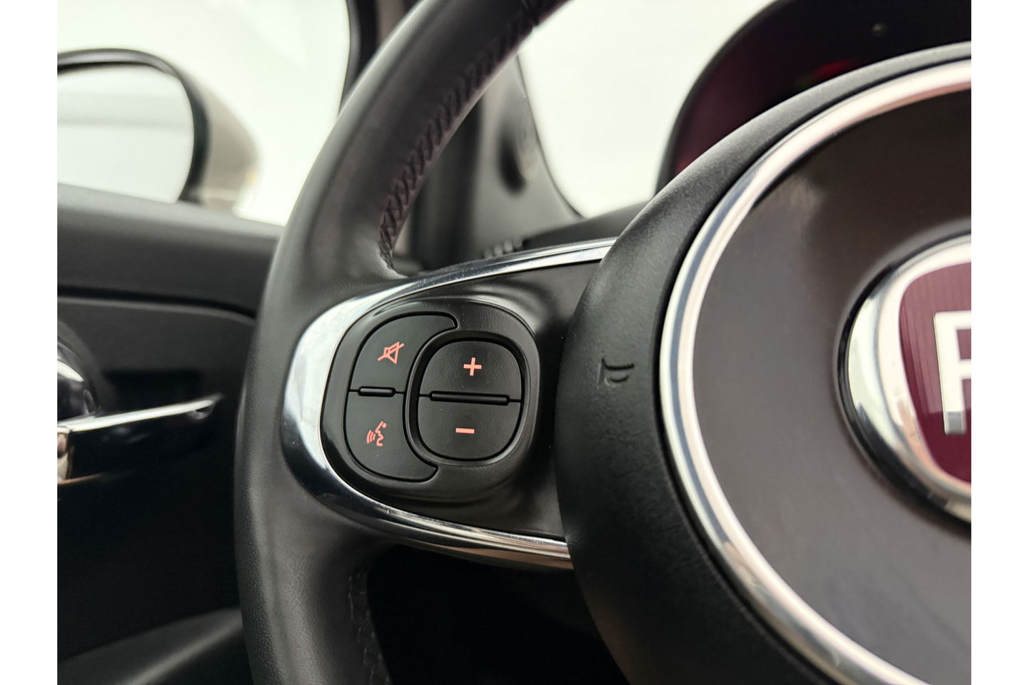 Fiat 500C 1.2 Lounge Cabriolet Clima Cruise Carplay Open Dak LED Leder PDC 16"LMV