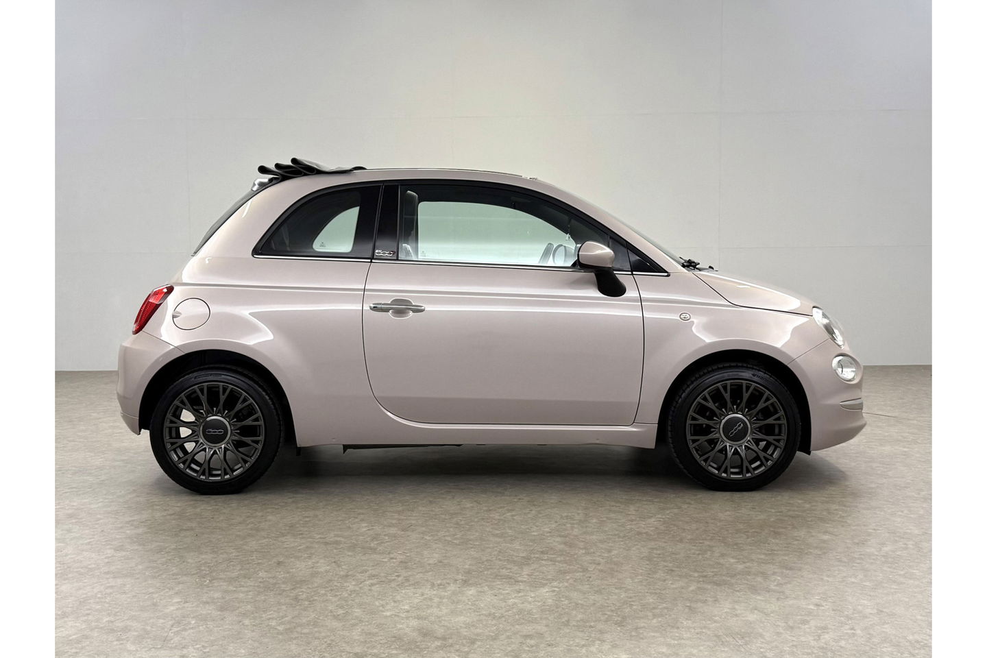 Fiat 500C 1.2 Lounge Cabriolet Clima Cruise Carplay Open Dak LED Leder PDC 16"LMV