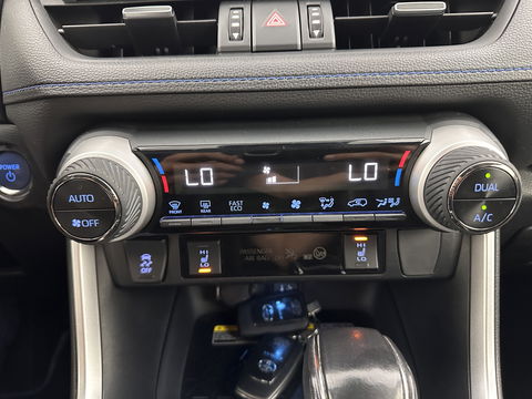Toyota RAV4 2.5 Hybrid AWD Bi-Tone (INCL.BTW) *LEATHER | FULL-LED | ADAPTIVE-CRUISE | BLINDS-SPOT | TOP-VIEW | JBL-SOUND | KEYLESS | NAVI-FULLMAP | DAB+ | 18''ALU | TOWBAR*
