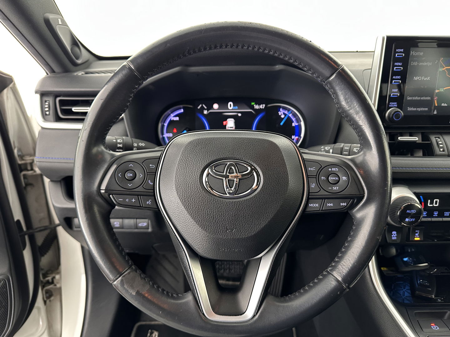 Toyota RAV4 2.5 Hybrid AWD Bi-Tone (INCL.BTW) *LEATHER | FULL-LED | ADAPTIVE-CRUISE | BLINDS-SPOT | TOP-VIEW | JBL-SOUND | KEYLESS | NAVI-FULLMAP | DAB+ | 18''ALU | TOWBAR*