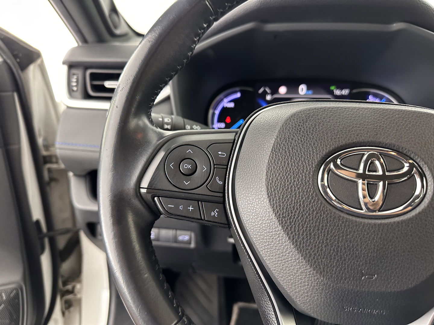 Toyota RAV4 2.5 Hybrid AWD Bi-Tone (INCL.BTW) *LEATHER | FULL-LED | ADAPTIVE-CRUISE | BLINDS-SPOT | TOP-VIEW | JBL-SOUND | KEYLESS | NAVI-FULLMAP | DAB+ | 18''ALU | TOWBAR*