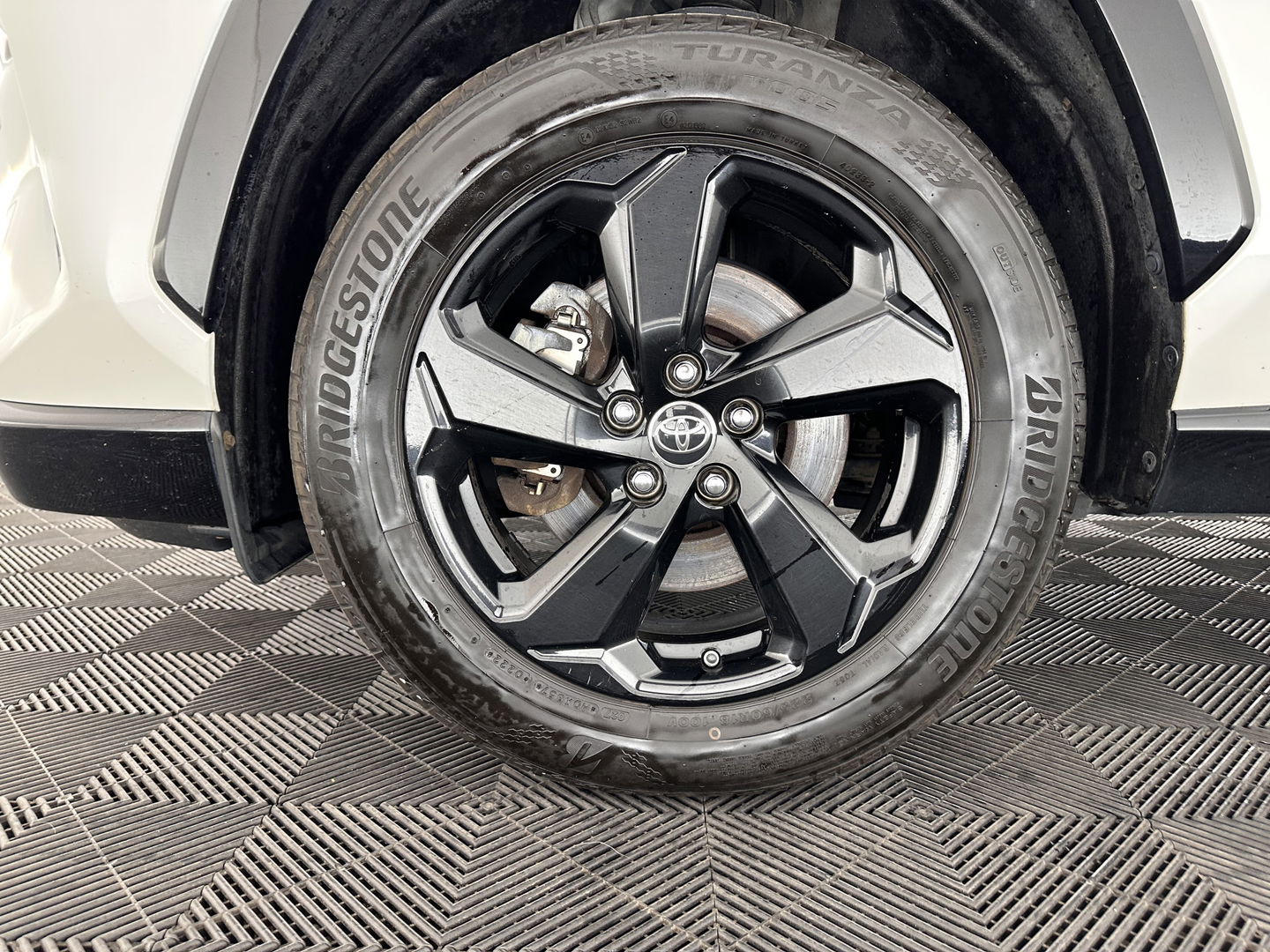 Toyota RAV4 2.5 Hybrid AWD Bi-Tone (INCL.BTW) *LEATHER | FULL-LED | ADAPTIVE-CRUISE | BLINDS-SPOT | TOP-VIEW | JBL-SOUND | KEYLESS | NAVI-FULLMAP | DAB+ | 18''ALU | TOWBAR*