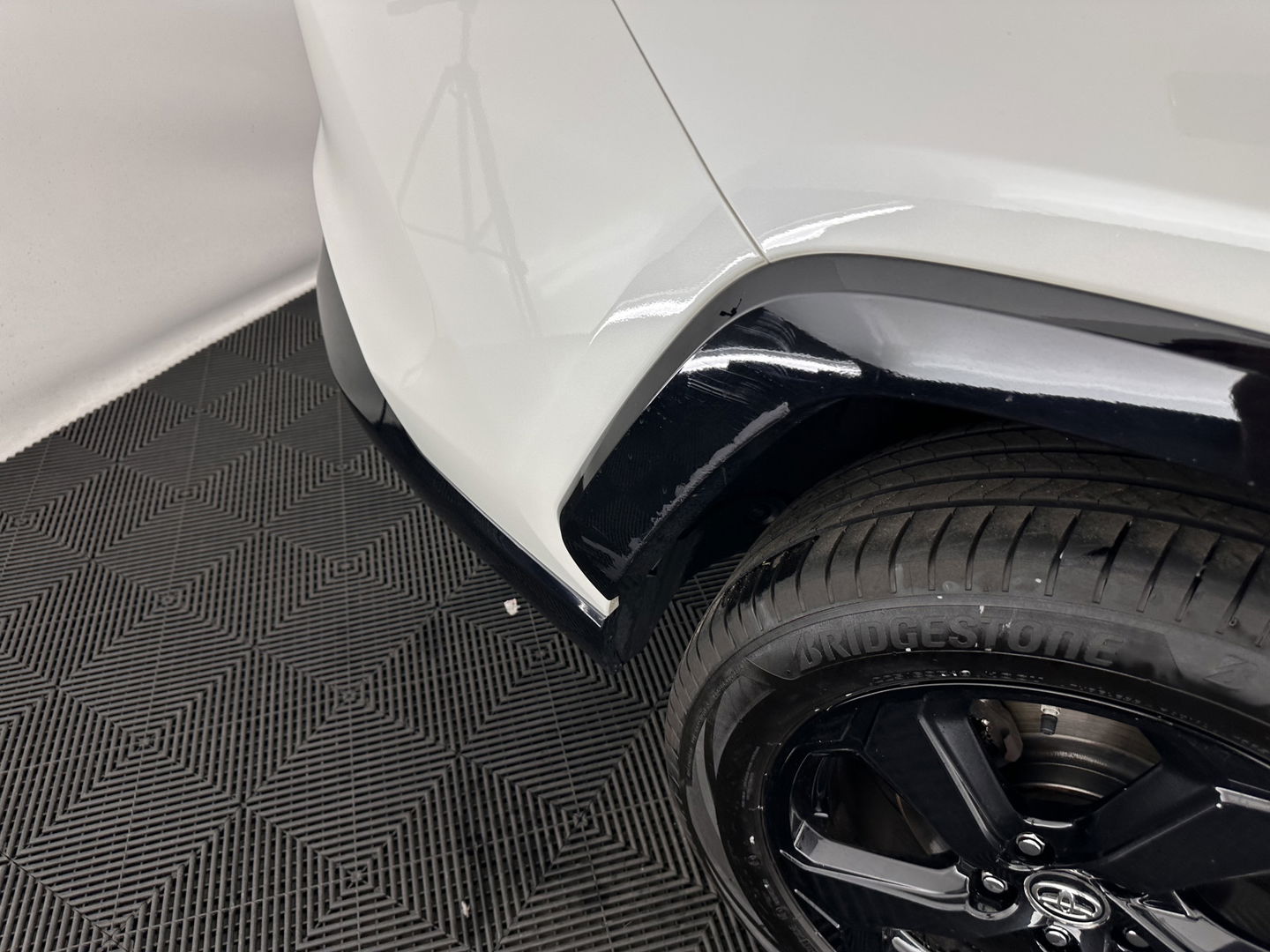 Toyota RAV4 2.5 Hybrid AWD Bi-Tone (INCL.BTW) *LEATHER | FULL-LED | ADAPTIVE-CRUISE | BLINDS-SPOT | TOP-VIEW | JBL-SOUND | KEYLESS | NAVI-FULLMAP | DAB+ | 18''ALU | TOWBAR*