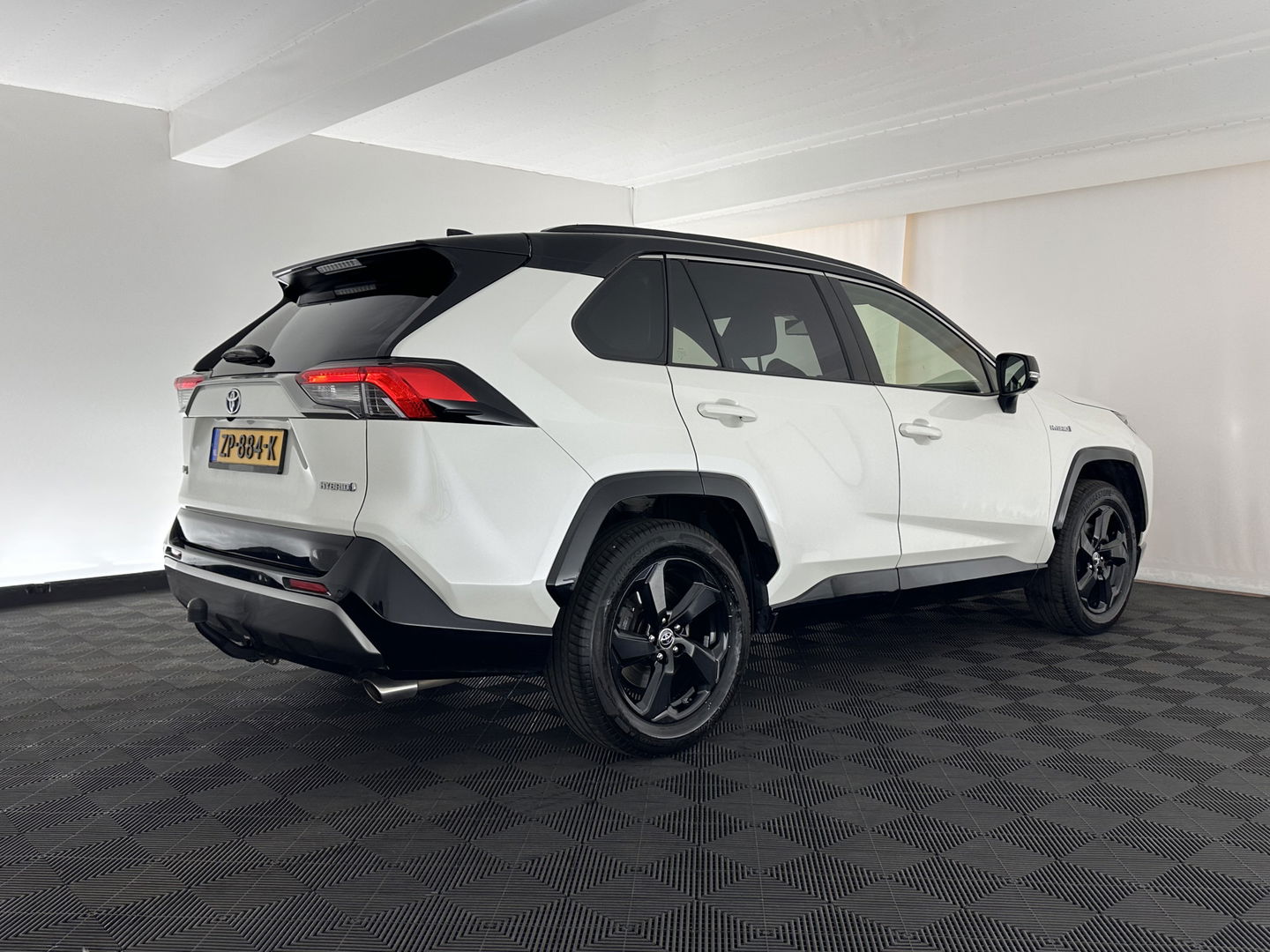 Toyota RAV4 2.5 Hybrid AWD Bi-Tone (INCL.BTW) *LEATHER | FULL-LED | ADAPTIVE-CRUISE | BLINDS-SPOT | TOP-VIEW | JBL-SOUND | KEYLESS | NAVI-FULLMAP | DAB+ | 18''ALU | TOWBAR*