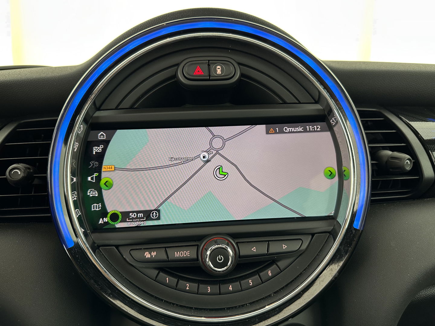 MINI Mini Electric Yours 33 kWh [ 3-Fase ] Aut.*PANO | LUXURY-LEATHER | HARMAN/KARDON-AUDIO | MATRIX-LED | KEYLESS | CAMERA | NAVI-FULLMAP | DIGI-COCKPIT | DAB | HEAD-UP | HEATED-SPORTSEATS | AMBIENT-LIGHT | CCS-FASTLOADER | 17"ALU*