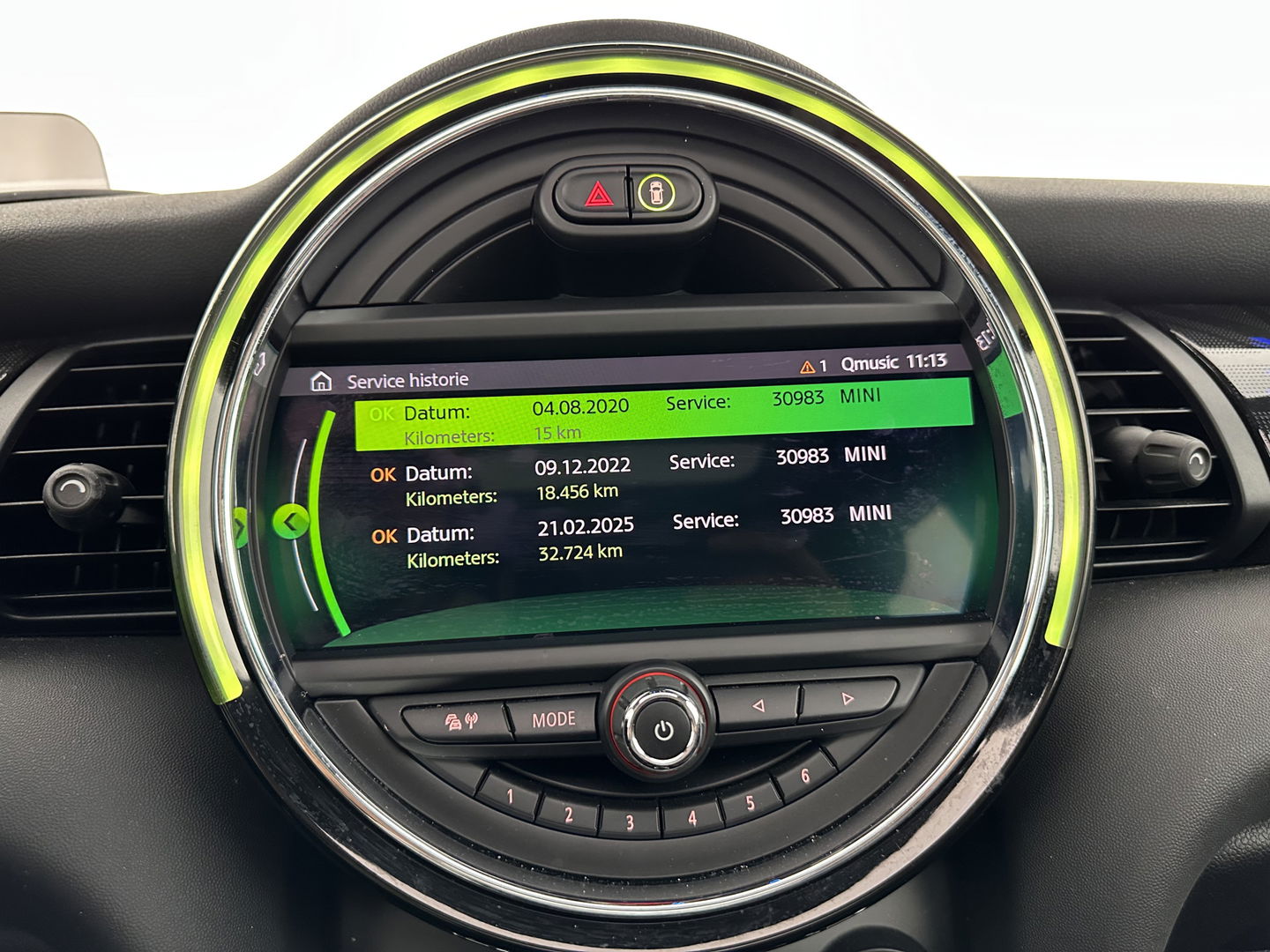 MINI Mini Electric Yours 33 kWh [ 3-Fase ] Aut.*PANO | LUXURY-LEATHER | HARMAN/KARDON-AUDIO | MATRIX-LED | KEYLESS | CAMERA | NAVI-FULLMAP | DIGI-COCKPIT | DAB | HEAD-UP | HEATED-SPORTSEATS | AMBIENT-LIGHT | CCS-FASTLOADER | 17"ALU*