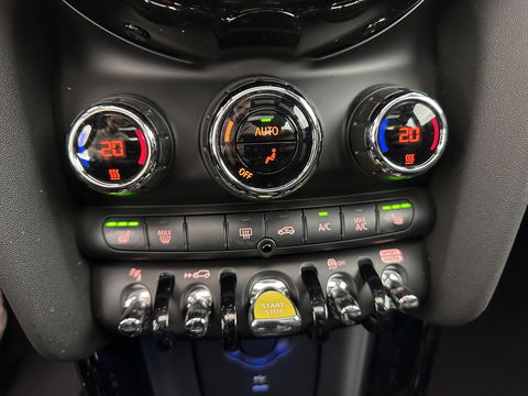 MINI Mini Electric Yours 33 kWh [ 3-Fase ] Aut.*PANO | LUXURY-LEATHER | HARMAN/KARDON-AUDIO | MATRIX-LED | KEYLESS | CAMERA | NAVI-FULLMAP | DIGI-COCKPIT | DAB | HEAD-UP | HEATED-SPORTSEATS | AMBIENT-LIGHT | CCS-FASTLOADER | 17"ALU*