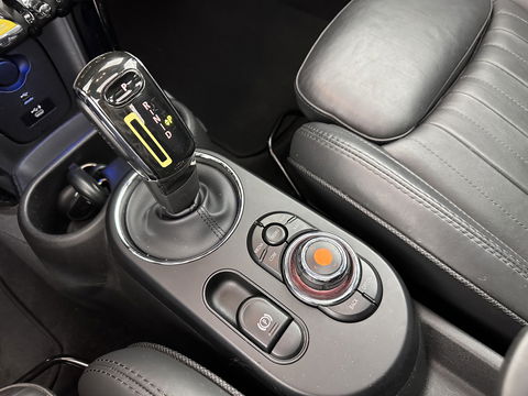 MINI Mini Electric Yours 33 kWh [ 3-Fase ] Aut.*PANO | LUXURY-LEATHER | HARMAN/KARDON-AUDIO | MATRIX-LED | KEYLESS | CAMERA | NAVI-FULLMAP | DIGI-COCKPIT | DAB | HEAD-UP | HEATED-SPORTSEATS | AMBIENT-LIGHT | CCS-FASTLOADER | 17"ALU*
