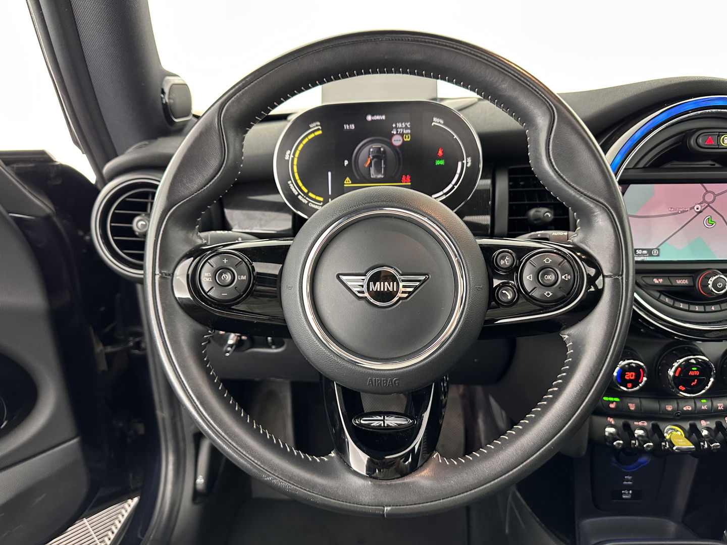 MINI Mini Electric Yours 33 kWh [ 3-Fase ] Aut.*PANO | LUXURY-LEATHER | HARMAN/KARDON-AUDIO | MATRIX-LED | KEYLESS | CAMERA | NAVI-FULLMAP | DIGI-COCKPIT | DAB | HEAD-UP | HEATED-SPORTSEATS | AMBIENT-LIGHT | CCS-FASTLOADER | 17"ALU*