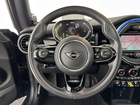 MINI Mini Electric Yours 33 kWh [ 3-Fase ] Aut.*PANO | LUXURY-LEATHER | HARMAN/KARDON-AUDIO | MATRIX-LED | KEYLESS | CAMERA | NAVI-FULLMAP | DIGI-COCKPIT | DAB | HEAD-UP | HEATED-SPORTSEATS | AMBIENT-LIGHT | CCS-FASTLOADER | 17"ALU*