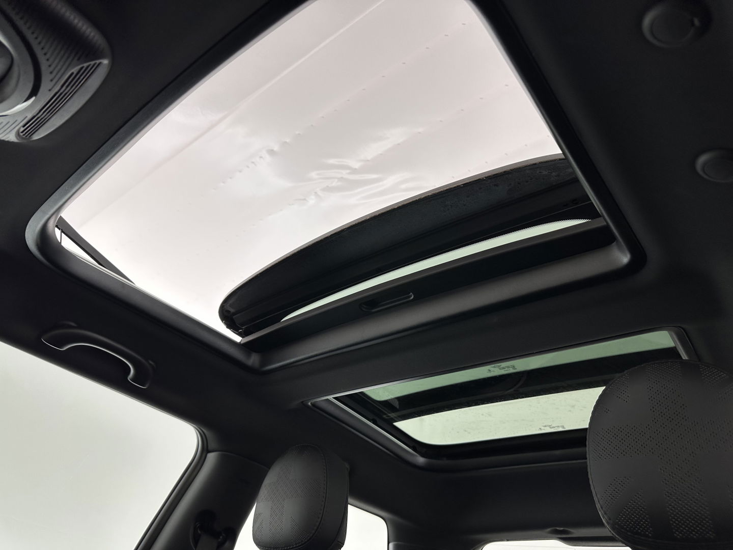 MINI Mini Electric Yours 33 kWh [ 3-Fase ] Aut.*PANO | LUXURY-LEATHER | HARMAN/KARDON-AUDIO | MATRIX-LED | KEYLESS | CAMERA | NAVI-FULLMAP | DIGI-COCKPIT | DAB | HEAD-UP | HEATED-SPORTSEATS | AMBIENT-LIGHT | CCS-FASTLOADER | 17"ALU*