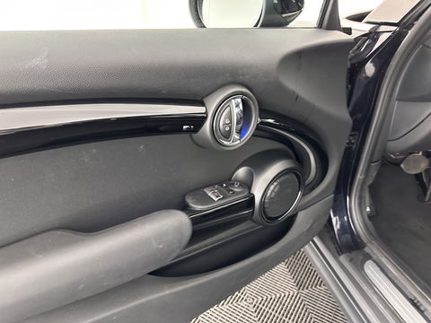 MINI Mini Electric Yours 33 kWh [ 3-Fase ] Aut.*PANO | LUXURY-LEATHER | HARMAN/KARDON-AUDIO | MATRIX-LED | KEYLESS | CAMERA | NAVI-FULLMAP | DIGI-COCKPIT | DAB | HEAD-UP | HEATED-SPORTSEATS | AMBIENT-LIGHT | CCS-FASTLOADER | 17"ALU*
