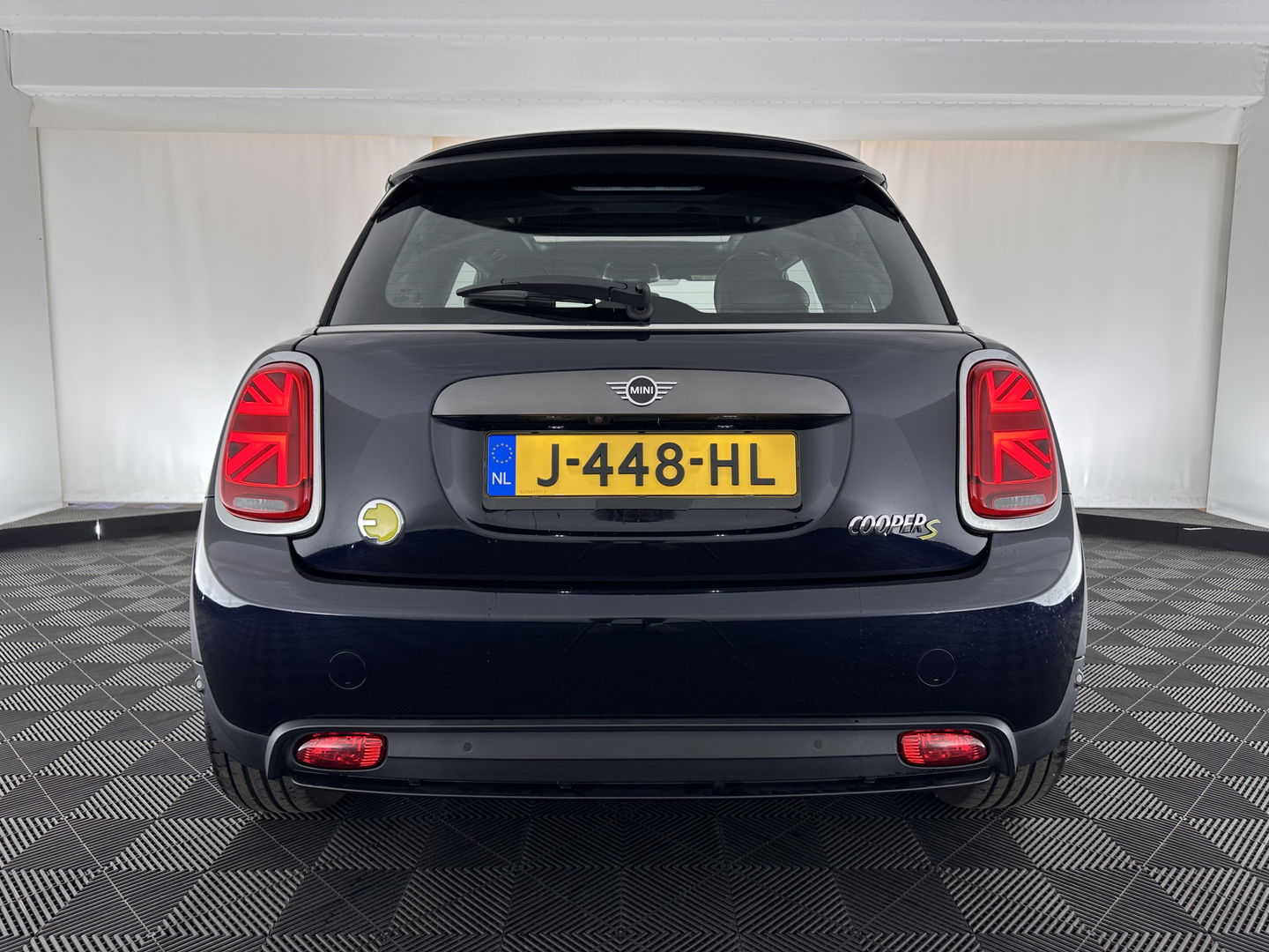 MINI Mini Electric Yours 33 kWh [ 3-Fase ] Aut.*PANO | LUXURY-LEATHER | HARMAN/KARDON-AUDIO | MATRIX-LED | KEYLESS | CAMERA | NAVI-FULLMAP | DIGI-COCKPIT | DAB | HEAD-UP | HEATED-SPORTSEATS | AMBIENT-LIGHT | CCS-FASTLOADER | 17"ALU*