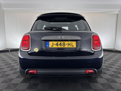 MINI Mini Electric Yours 33 kWh [ 3-Fase ] Aut.*PANO | LUXURY-LEATHER | HARMAN/KARDON-AUDIO | MATRIX-LED | KEYLESS | CAMERA | NAVI-FULLMAP | DIGI-COCKPIT | DAB | HEAD-UP | HEATED-SPORTSEATS | AMBIENT-LIGHT | CCS-FASTLOADER | 17"ALU*