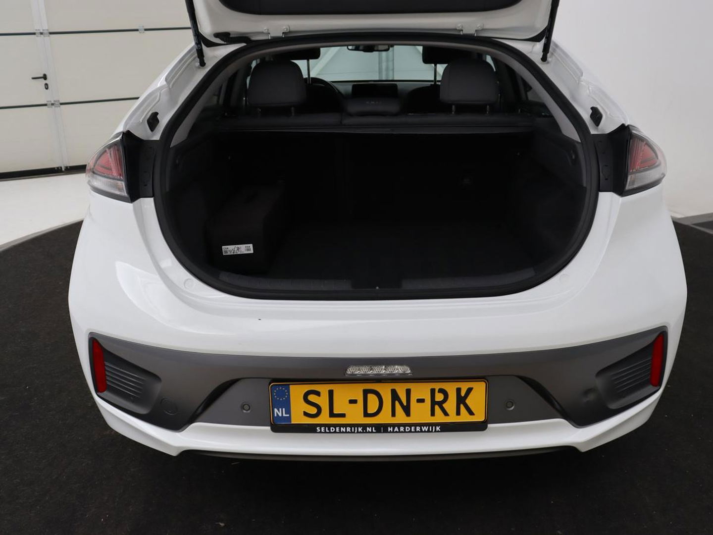 Hyundai IONIQ 1.6 GDI PHEV Comfort | Stoel & stuurverwarming | Adaptive cruise | Camera | Carplay | Navigatie | Full LED | Keyless | Plug In