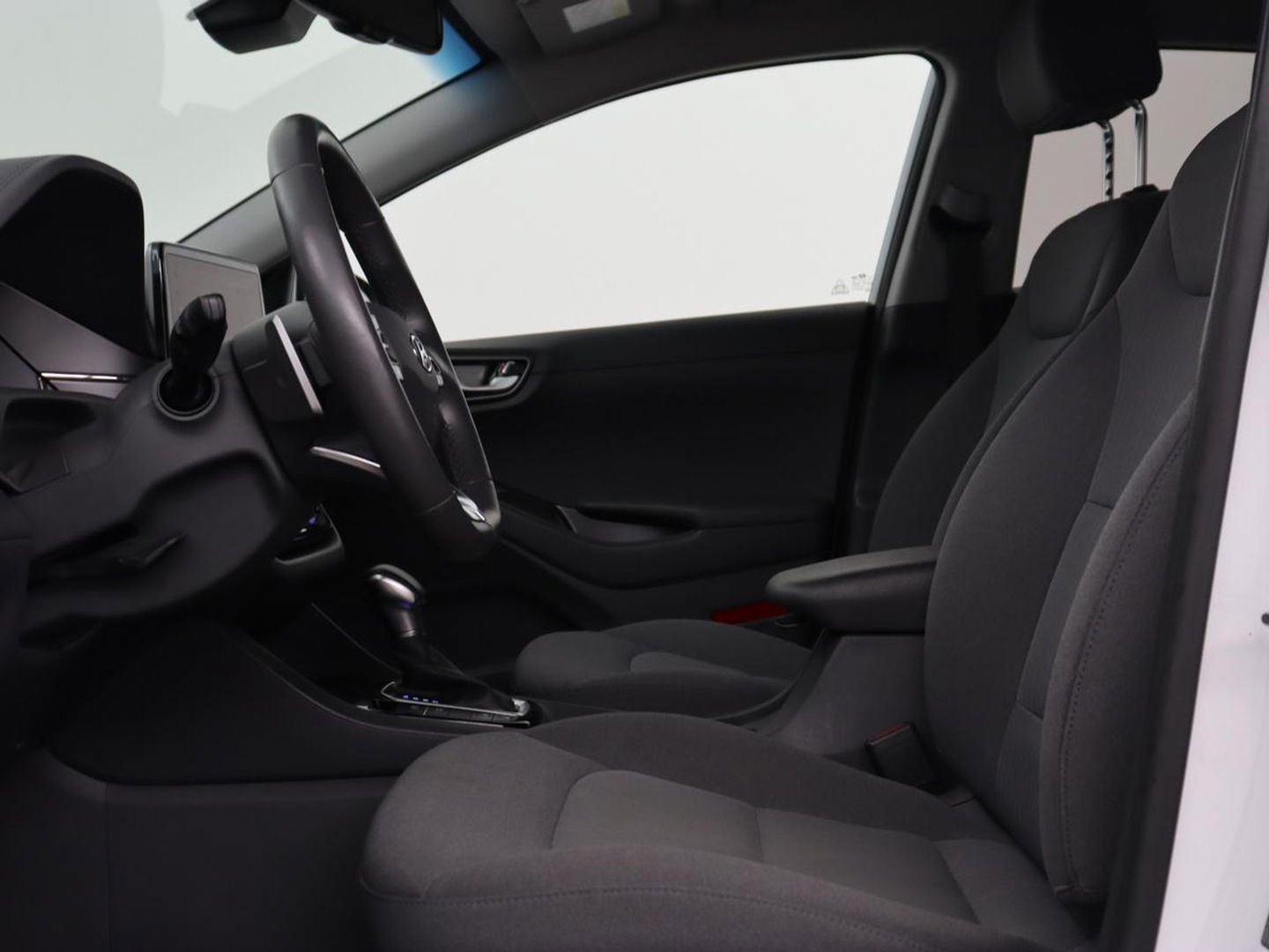 Hyundai IONIQ 1.6 GDI PHEV Comfort | Stoel & stuurverwarming | Adaptive cruise | Camera | Carplay | Navigatie | Full LED | Keyless | Plug In