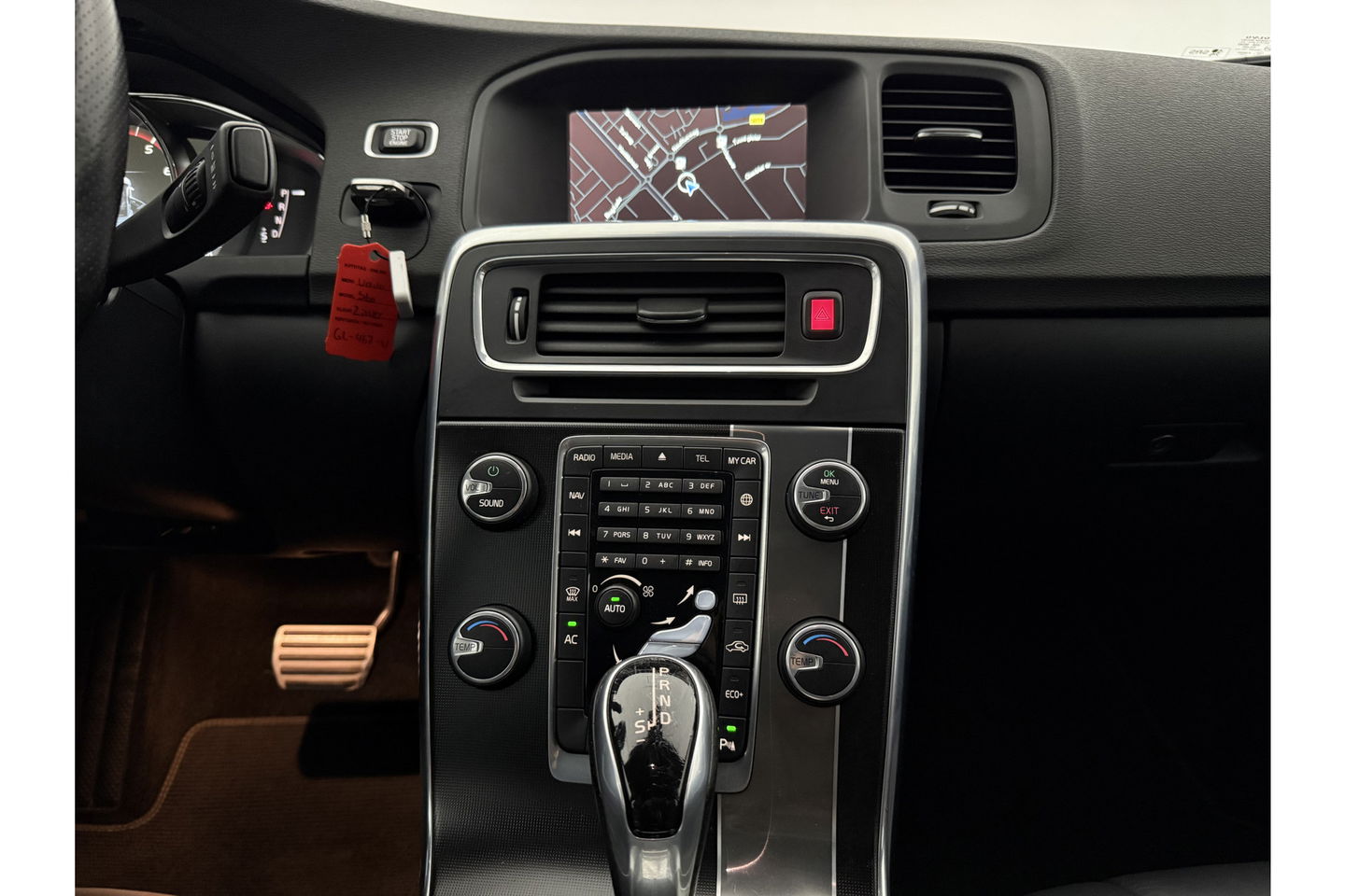 Volvo S60 2.0 T5 245PK R-Design LED Trekhaak Virtual Clima Cruise Navi Leder PDC 18''LMV