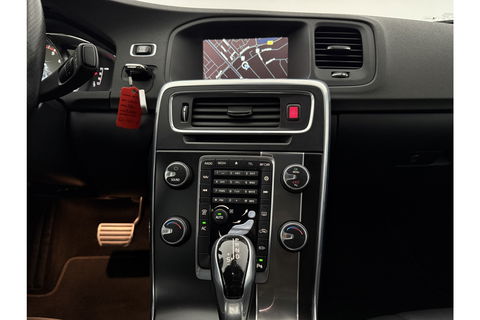 Volvo S60 2.0 T5 245PK R-Design LED Trekhaak Virtual Clima Cruise Navi Leder PDC 18''LMV
