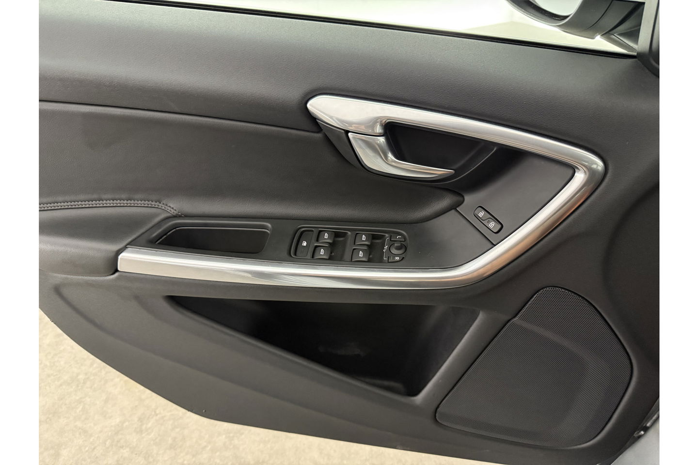 Volvo S60 2.0 T5 245PK R-Design LED Trekhaak Virtual Clima Cruise Navi Leder PDC 18''LMV