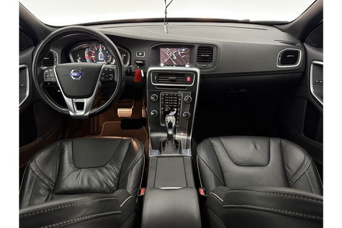 Volvo S60 2.0 T5 245PK R-Design LED Trekhaak Virtual Clima Cruise Navi Leder PDC 18''LMV