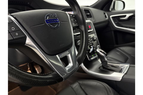 Volvo S60 2.0 T5 245PK R-Design LED Trekhaak Virtual Clima Cruise Navi Leder PDC 18''LMV