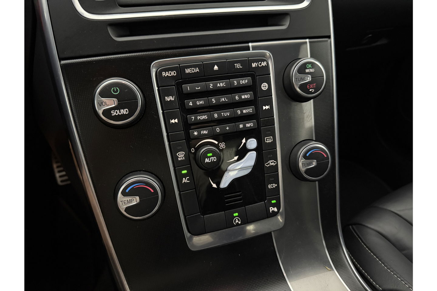 Volvo S60 2.0 T5 245PK R-Design LED Trekhaak Virtual Clima Cruise Navi Leder PDC 18''LMV