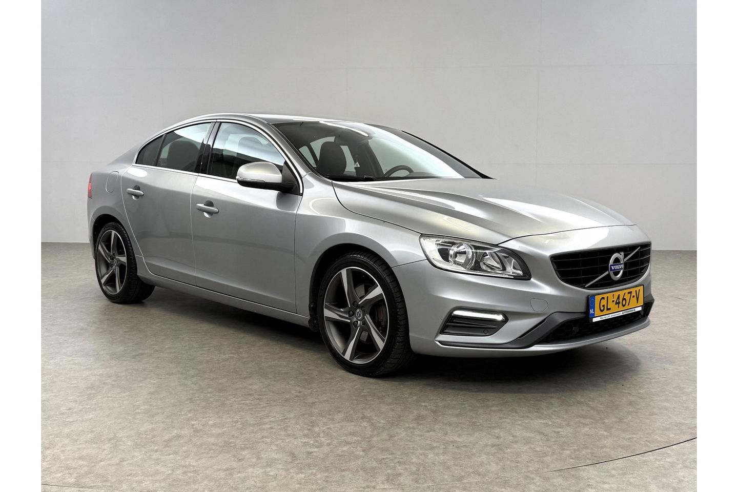 Volvo S60 2.0 T5 245PK R-Design LED Trekhaak Virtual Clima Cruise Navi Leder PDC 18''LMV