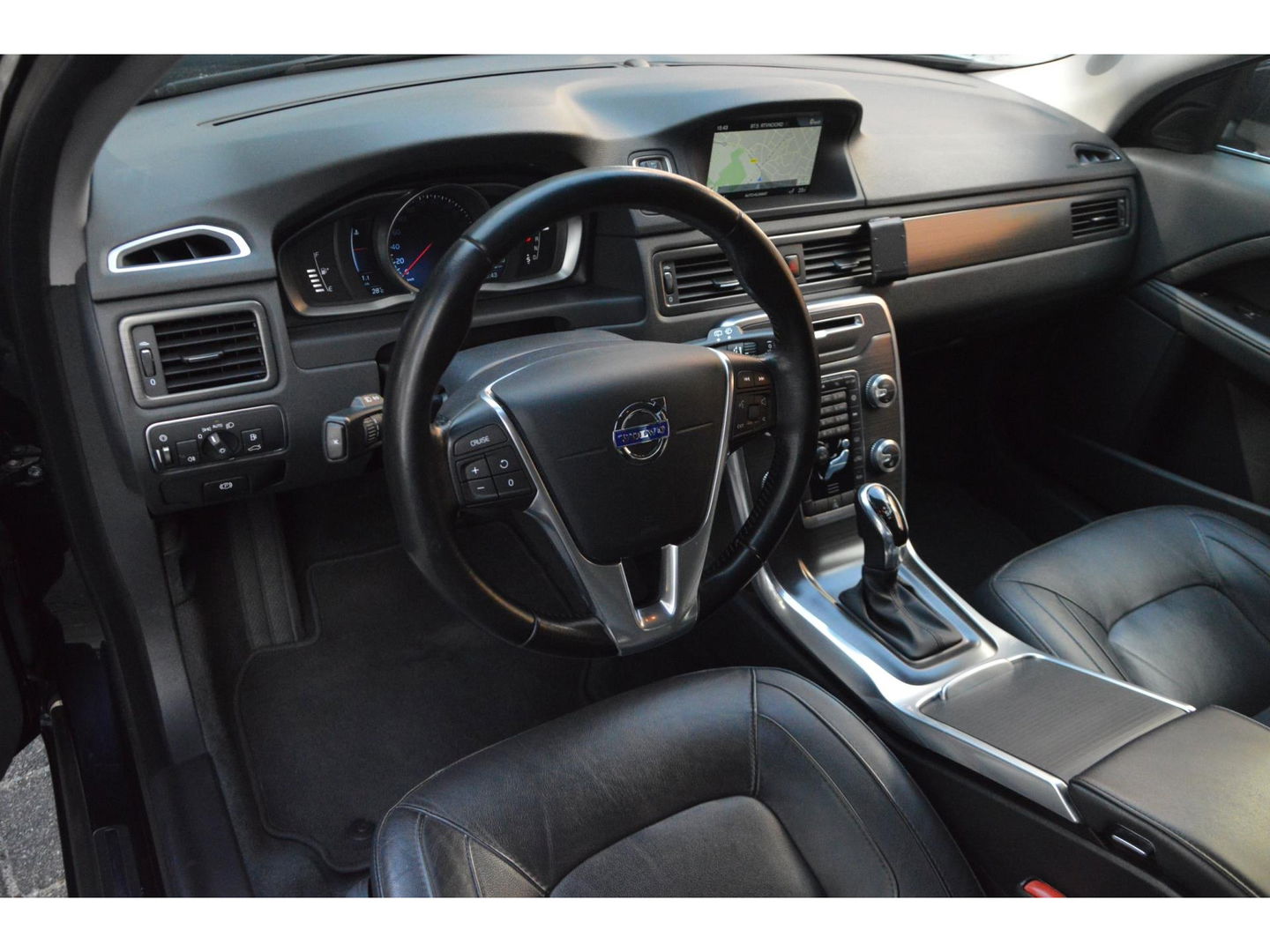 Volvo V70 T4 Polar | Volledig Dealer Onderhouden | Trekhaak | Stoelverwarming | Standkachel | Automaat | Cruise |