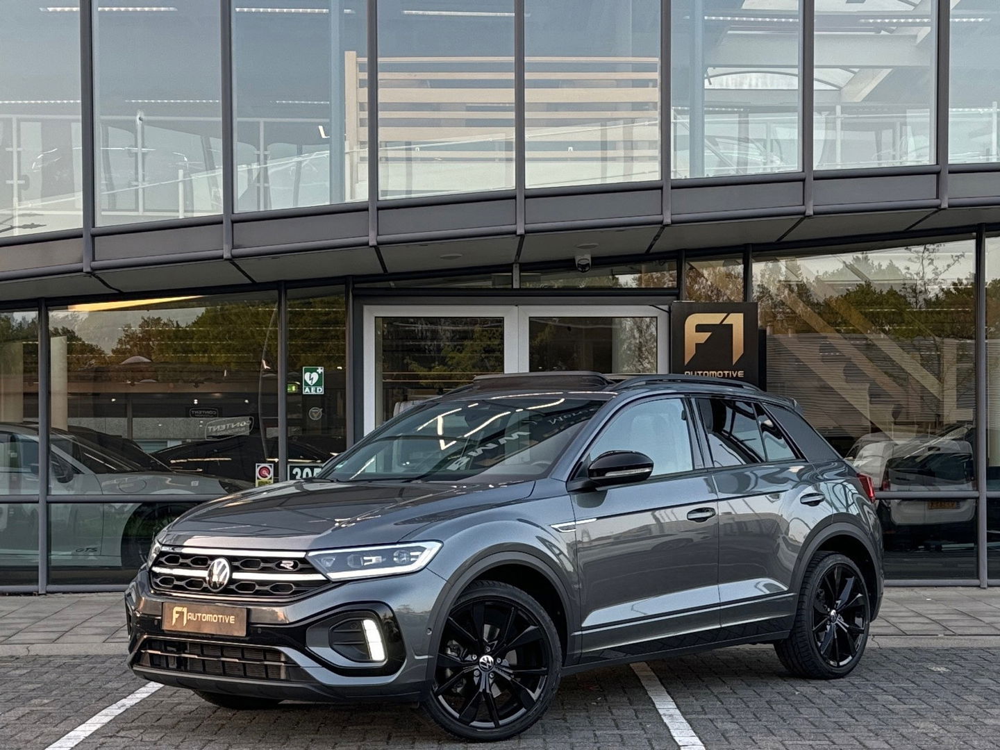 Volkswagen T-Roc 1.5 TSI R-Line Pano|Keyless|Sfeer|Camera|IQ