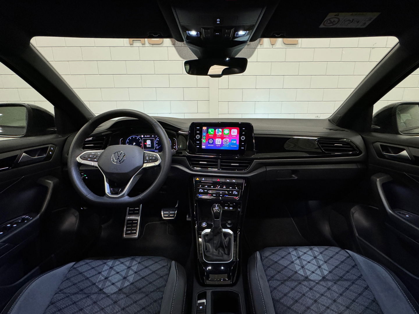 Volkswagen T-Roc 1.5 TSI R-Line Pano|Keyless|Sfeer|Camera|IQ