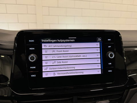 Volkswagen T-Roc 1.5 TSI R-Line Pano|Keyless|Sfeer|Camera|IQ