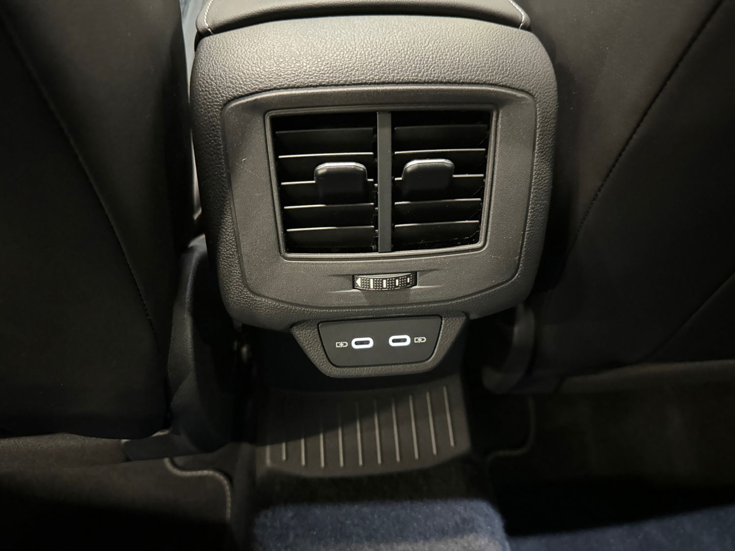 Volkswagen T-Roc 1.5 TSI R-Line Pano|Keyless|Sfeer|Camera|IQ