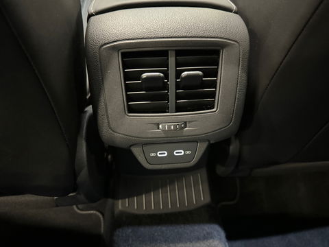 Volkswagen T-Roc 1.5 TSI R-Line Pano|Keyless|Sfeer|Camera|IQ