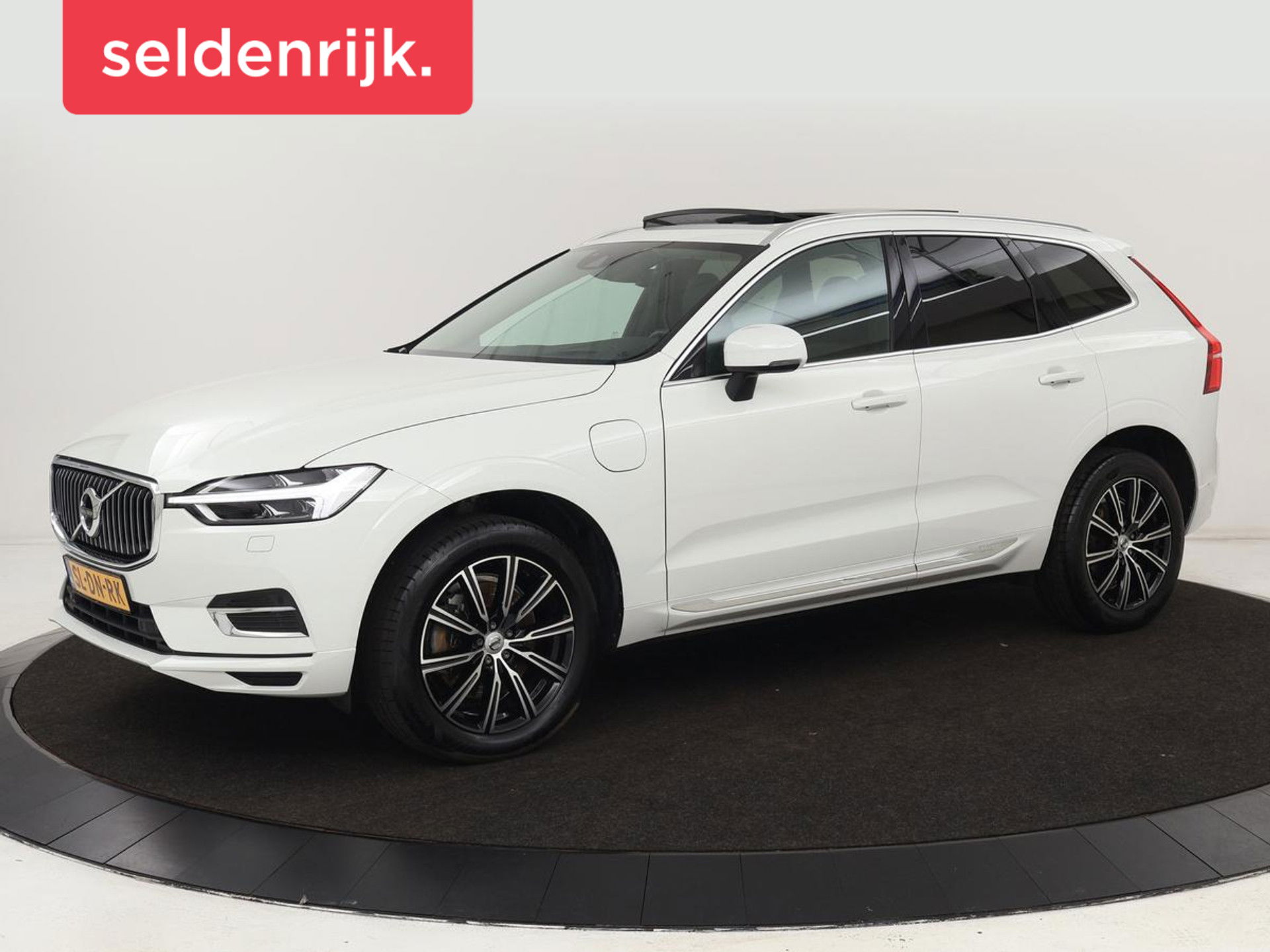 Volvo XC60 2.0 Recharge T6 AWD Inscription | Panoramadak | Leder | Head-Up | Stoel & stuurverwarming | 360 Camera | Harman/Kardon | Carplay | Navigatie | Adaptive cruise | PHEV | Plug In