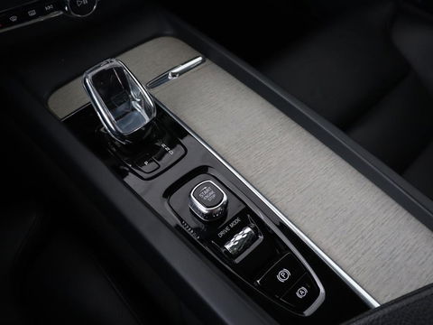 Volvo XC60 2.0 Recharge T6 AWD Inscription | Panoramadak | Leder | Head-Up | Stoel & stuurverwarming | 360 Camera | Harman/Kardon | Carplay | Navigatie | Adaptive cruise | PHEV | Plug In