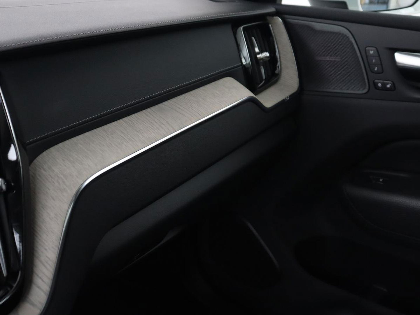 Volvo XC60 2.0 Recharge T6 AWD Inscription | Panoramadak | Leder | Head-Up | Stoel & stuurverwarming | 360 Camera | Harman/Kardon | Carplay | Navigatie | Adaptive cruise | PHEV | Plug In
