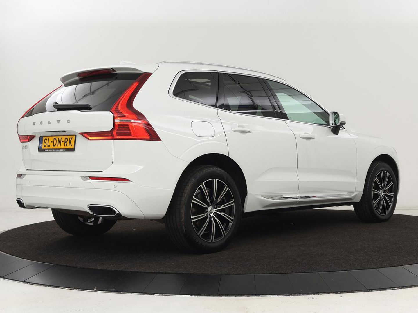 Volvo XC60 2.0 Recharge T6 AWD Inscription | Panoramadak | Leder | Head-Up | Stoel & stuurverwarming | 360 Camera | Harman/Kardon | Carplay | Navigatie | Adaptive cruise | PHEV | Plug In