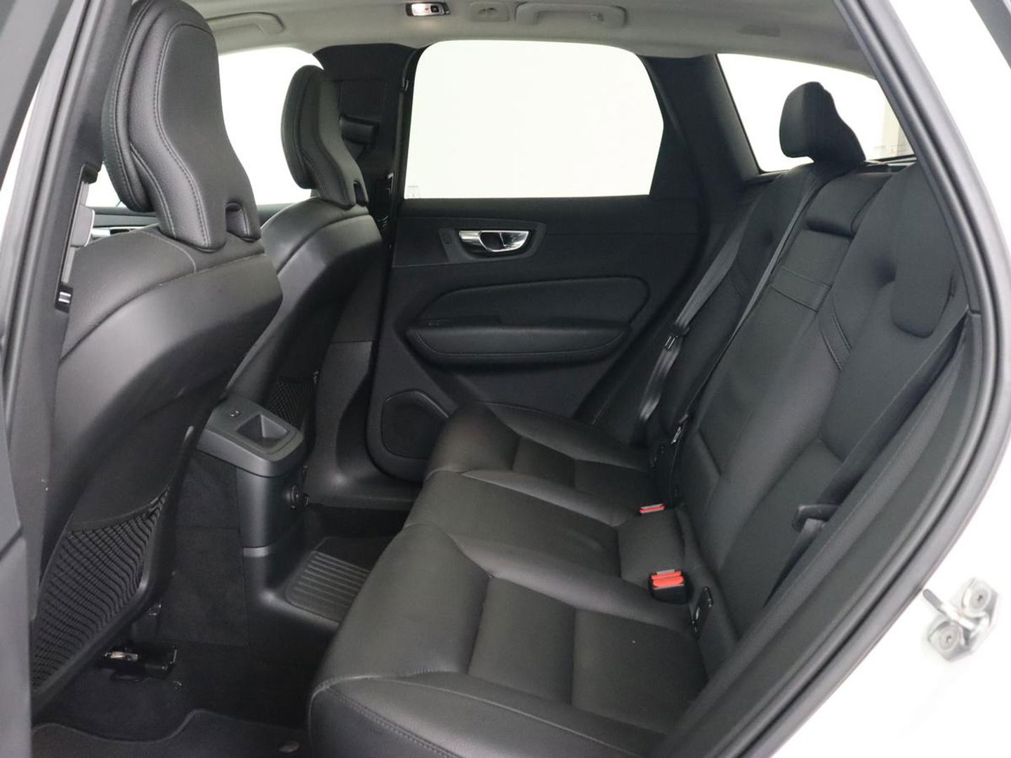 Volvo XC60 2.0 Recharge T6 AWD Inscription | Panoramadak | Leder | Head-Up | Stoel & stuurverwarming | 360 Camera | Harman/Kardon | Carplay | Navigatie | Adaptive cruise | PHEV | Plug In